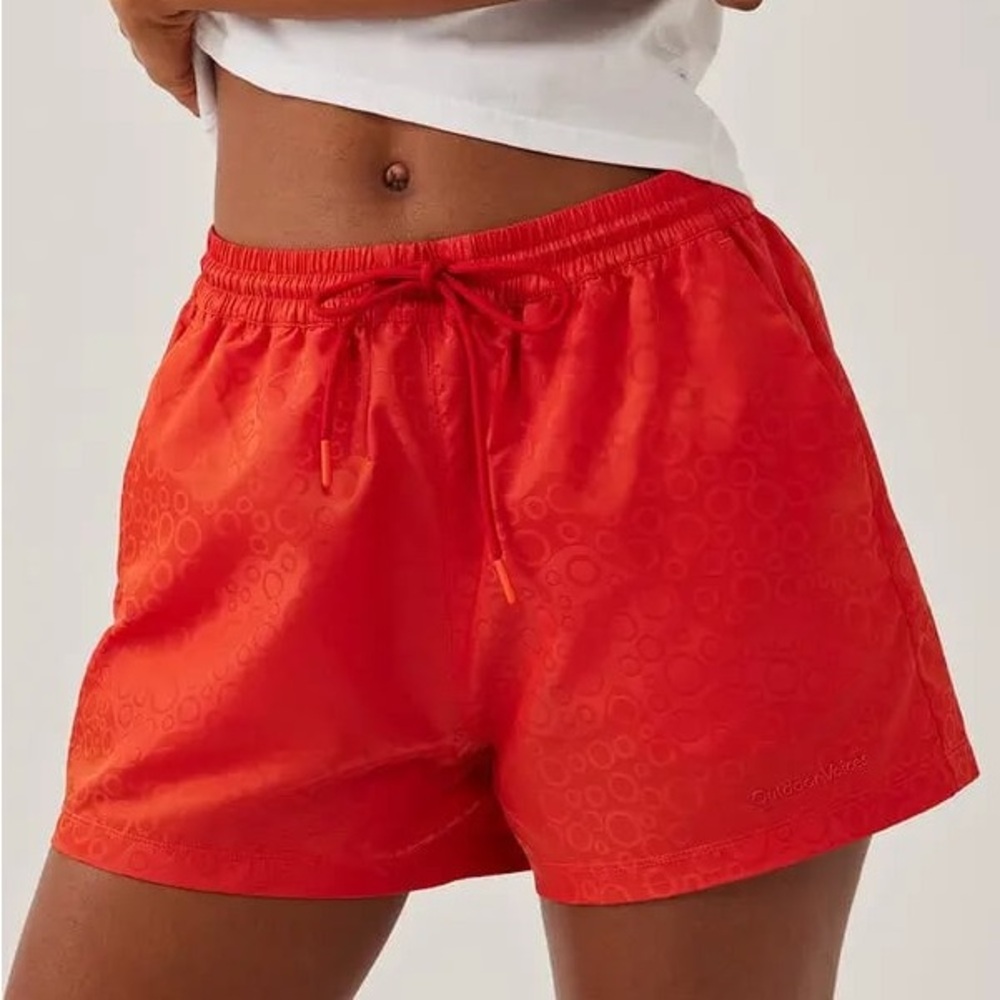 Outdoor Voices Geoshine 2.5” Shorts in Ladybug Size Small